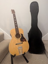 acoustic guitar used right handed