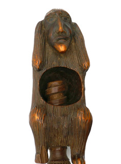 CASSE NOIX EN BOIS SCULPTE A DECOR DE SINGE