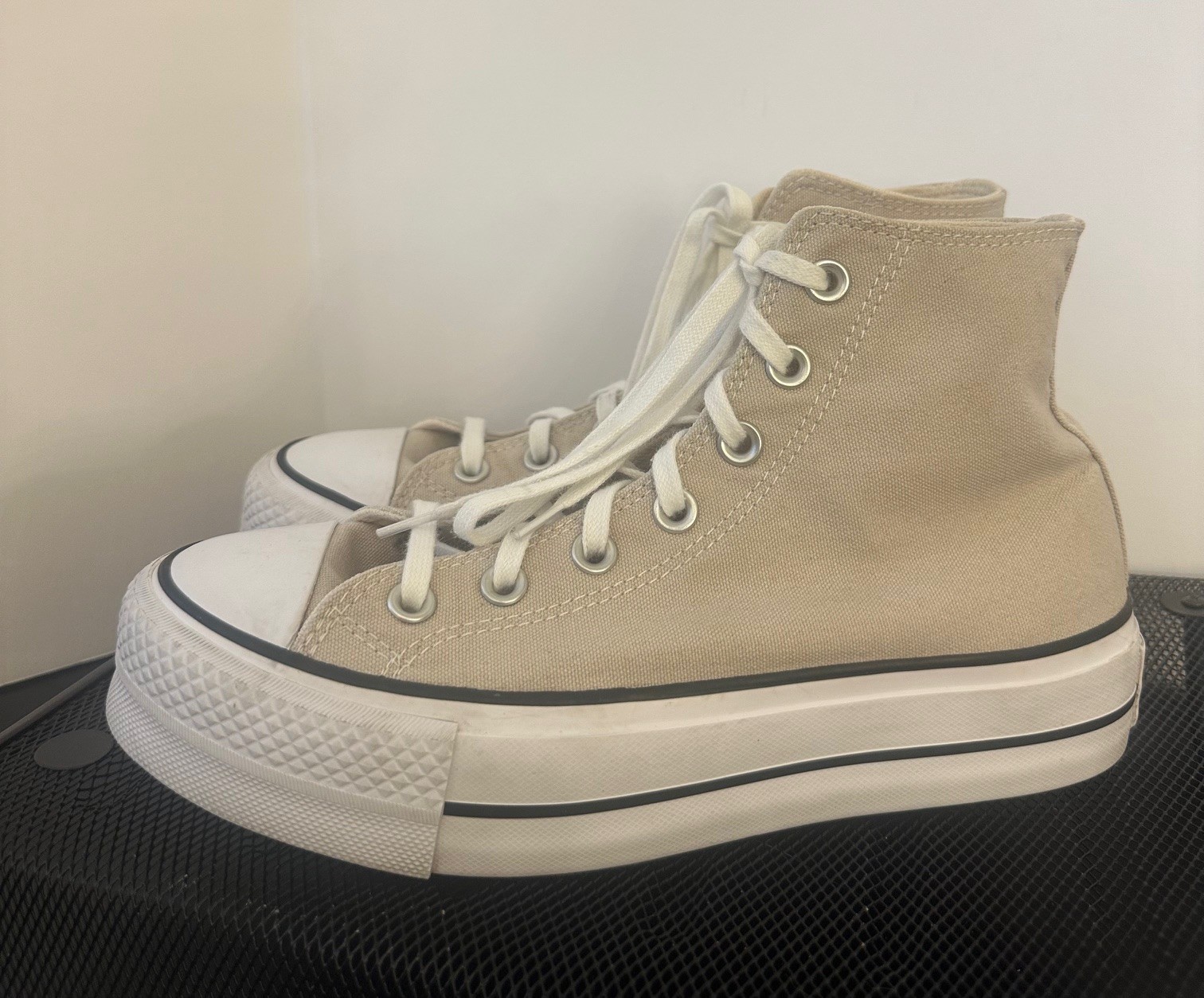 SAOLA Converse Chuck Taylor Lift Platform taglia 7 avorio 7XV8YYCK01428 donna usate in ottime condizioni