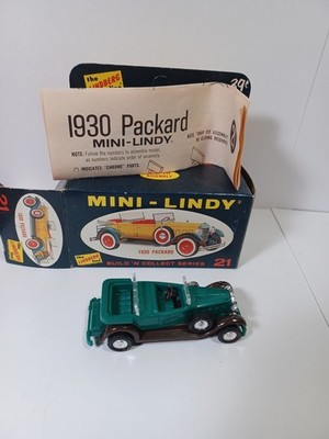 Lindberg Mini Lindy Plastic 1930 Packard # 21 Red 1:64 w