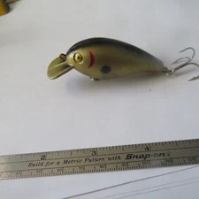 FISHING LURE UNKNOWN  2½"   MINNOW BLACK BACK & GOLD