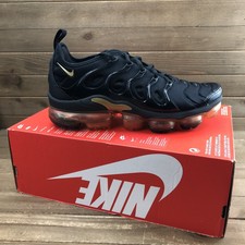black and gold nike vapormax plus