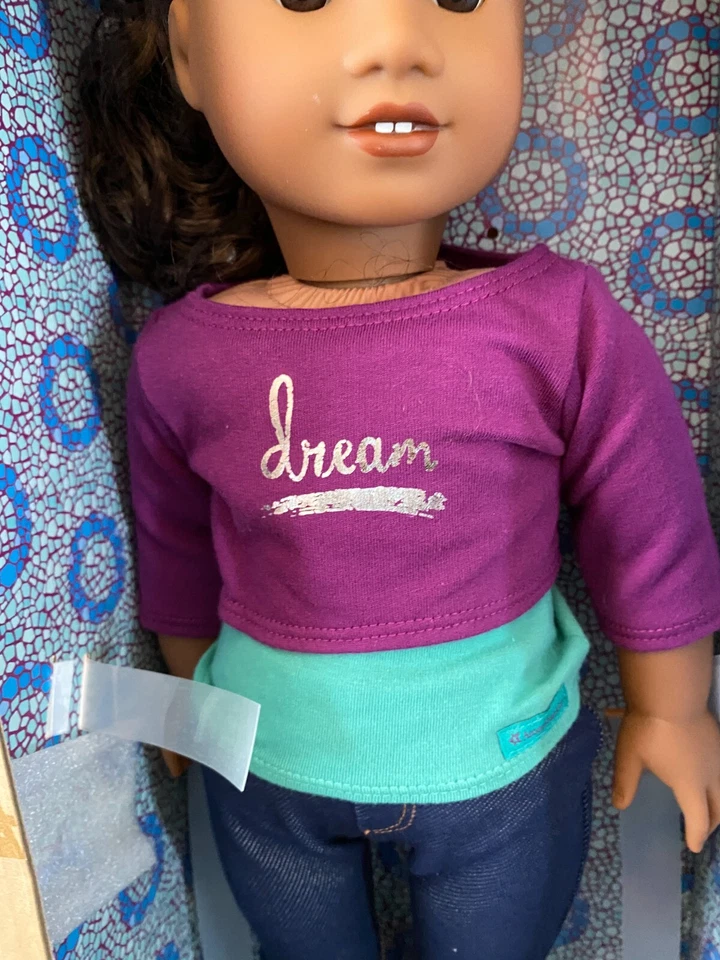 Boneca American Girl 18" Gabriela Menina do Ano 2017 Afro-Americana - Imagem 3 de 4