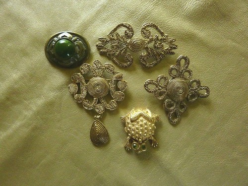 VINTAGE PINS- BROOCHES-- LOT OF 4 ASSORTED-&1 FRO