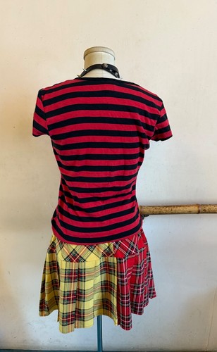 Vintage Emily The Strange Mall Goth Y2K Red And Black Striped Emo Punk T-Shirt - Picture 9 of 9