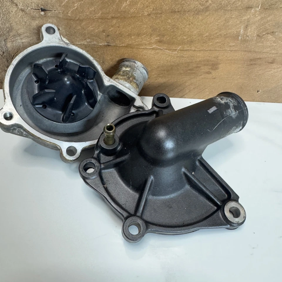 06-08 Yamaha YZF-R6R YZF R6 Motor Motor Bomba de Agua Foto 3 de 4