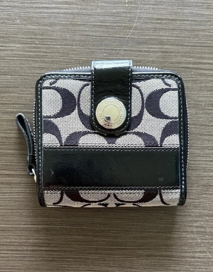 【希少】COACH legacy signechar compactwallet EUC 2008 Coach Legacy Signature Stripe Compact Wallet - Gem