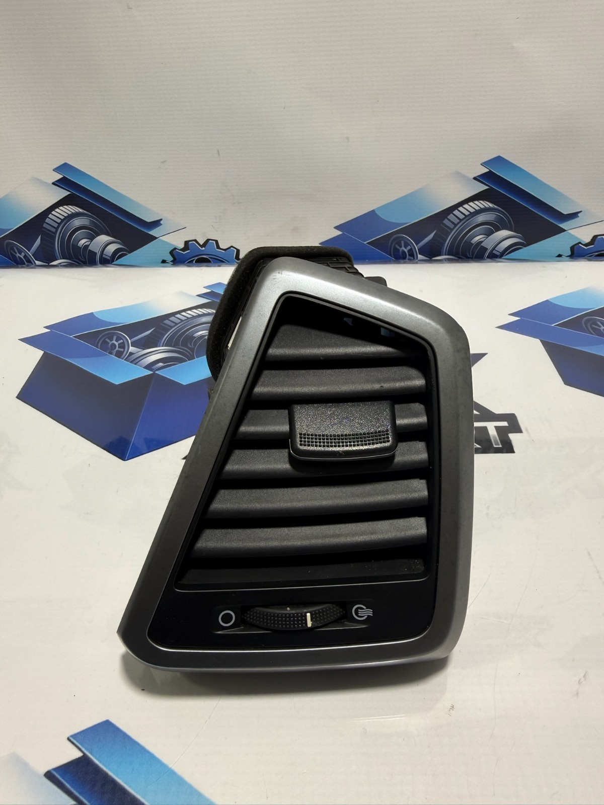 2016-2018 HYUNDAI TUCSON RIGHT SIDE DASH AC VENT OEM
