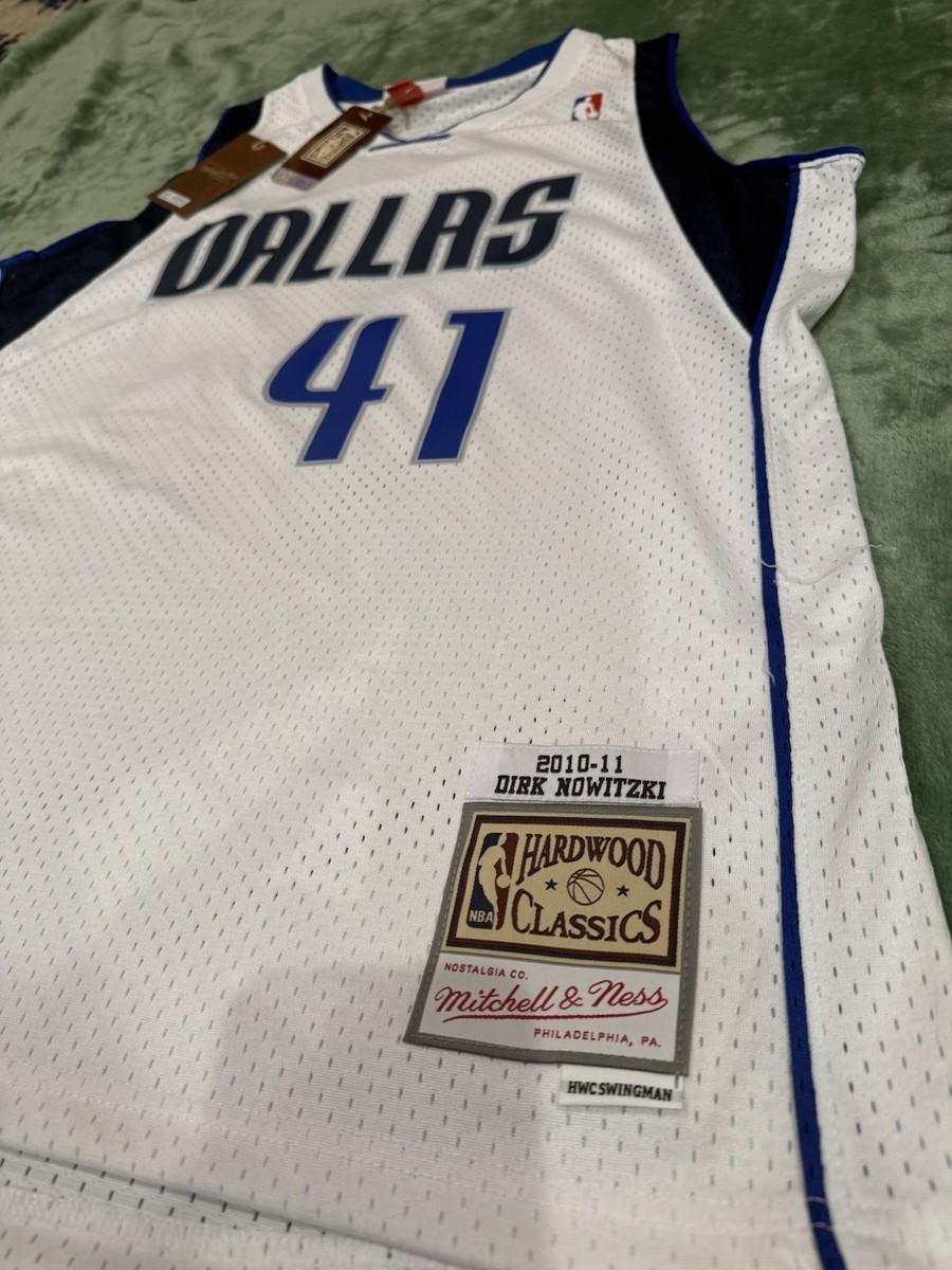 Dallas Mavericks Dirk Nowitzki 2010/11 White Hardwood Classic