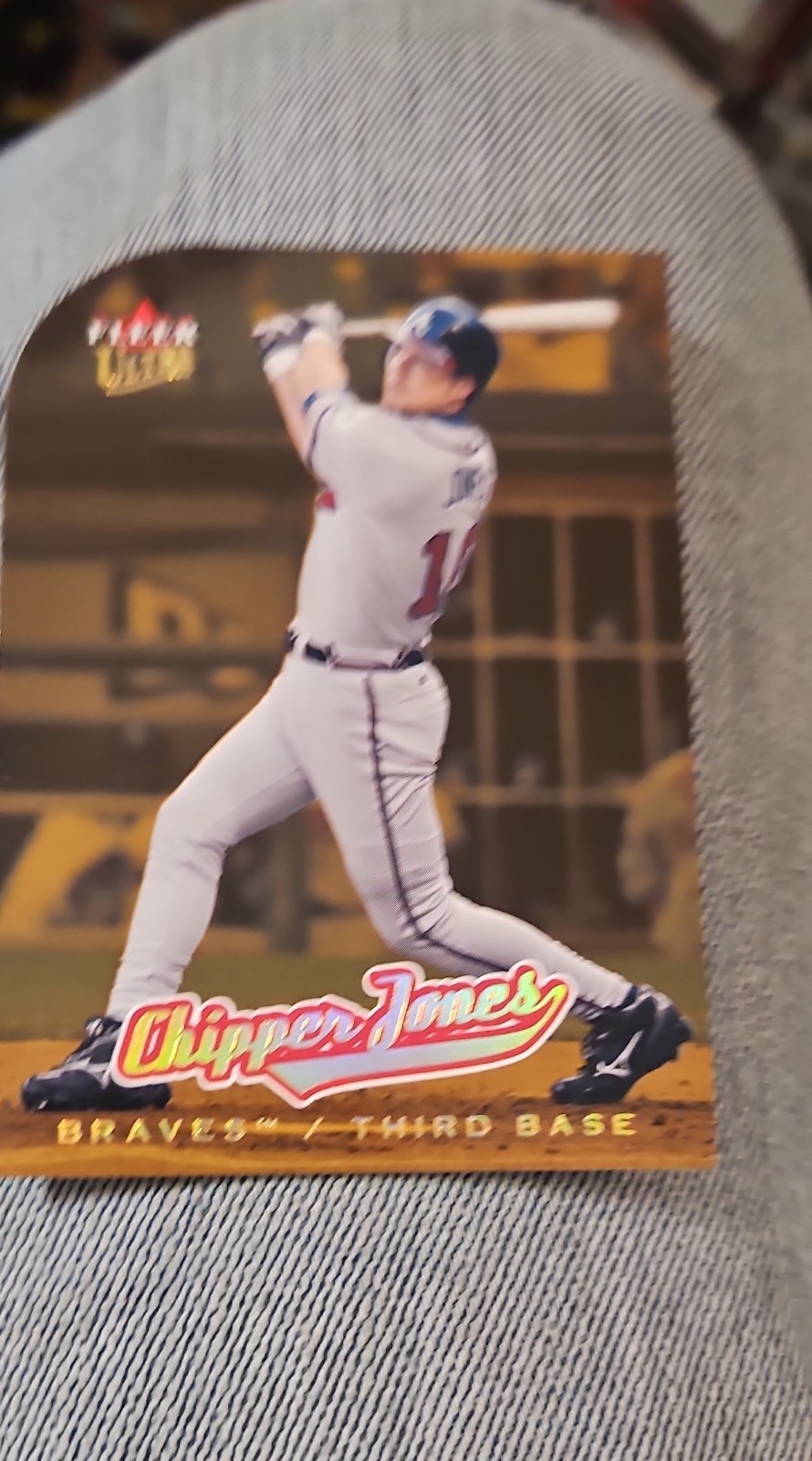 2005 Fleer Ultra - Chipper Jones #94 Gold Medallion