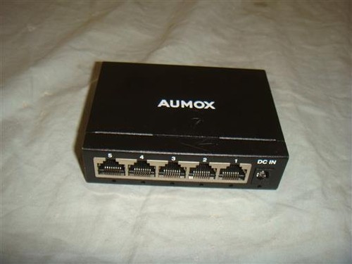 AUMOX SG205 5 PORT GIGABIT ETHERNET SWITCH FOR GAMING & VIDEO STREAMING - 第 1/4 張圖片