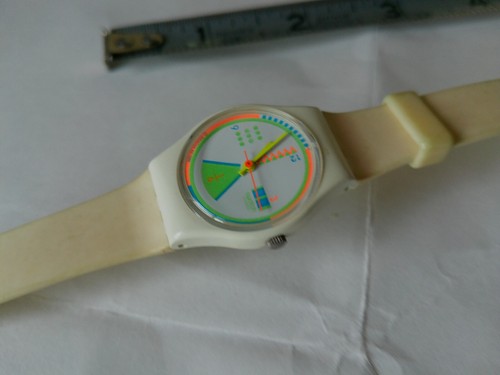 Vintage Swatch Uhr NEON Weiß S 910 Damen Wasserdicht 80er Mod Läuft Vinyl Flex - Bild 10 von 19