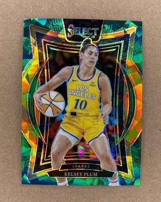 2025 Panini Select WNBA #31 Kelsey Plum Concourse Green Cracked Ice Prizm