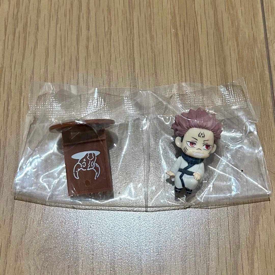 Figura Jujutsu Kaisen Ocha Tomo Ryoumen Sukuna sin usar, en caja coleccionable