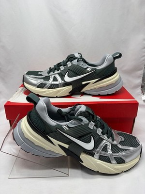 NEW Nike V2K Run Vintage Green White Silver HJ4497-300 Men's Sz 9 Women s 10.5