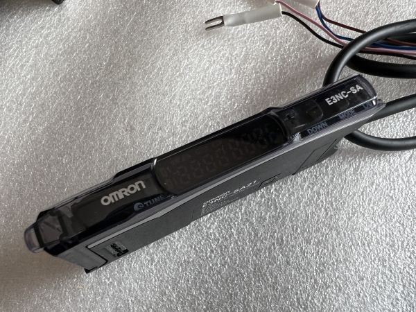 Omron E3NC-SH100 CMOS Laser Sensor E3NC-SA21 Amplifier Unit Set Used ...