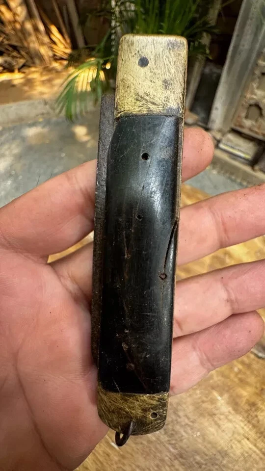 Antique Collectible Handcrafted Iron Blade Brass Fitted Horn Hilt Pocket Knife - Imagem 2 de 4