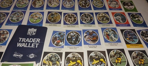 Lote 130+ estampillas de fútbol americano Sunoco NFL 1972 con billetera - Imagen 9 de 10