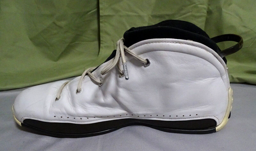 Zapato derecho Air Jordan Vintage 2003 (.5 Sneaker) blanco y negro talla 15 solamente - Imagen 2 de 12