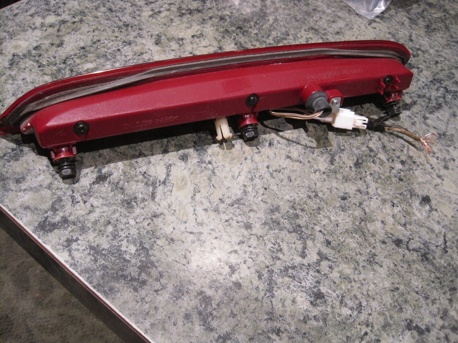 2006-2014-kia-sedona-ex-lx-high-mount-led-3rd-third-brake-light-92700