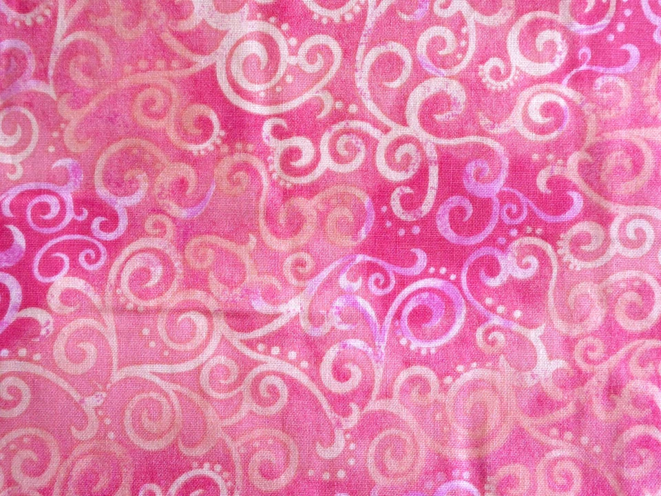 Tela de algodón QT remolinos pergamino melón ombre rosa PORTY Foto 3 de 3