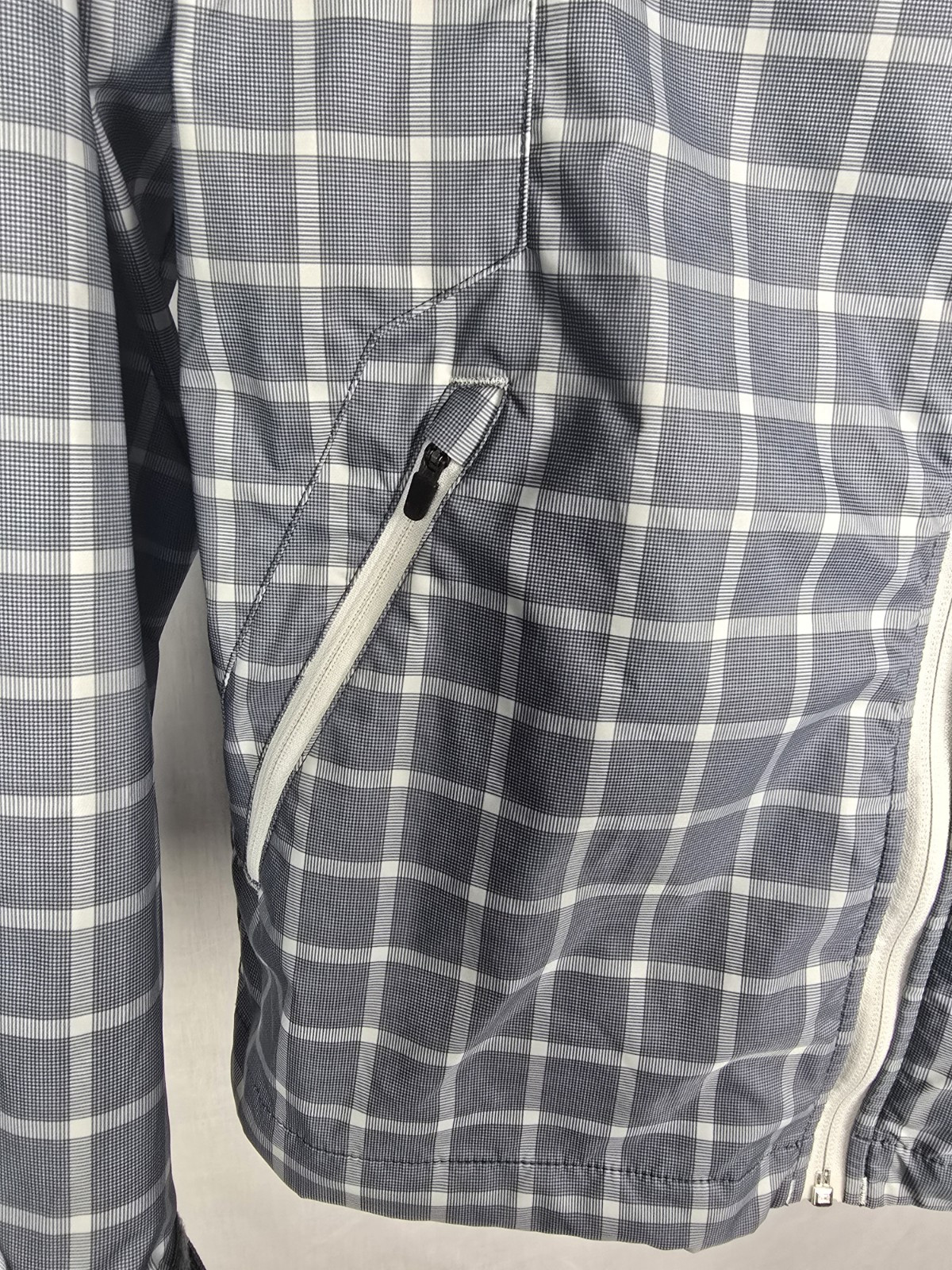 Oakley  Full Zip Lightweight Packable Windbreaker… - image 9