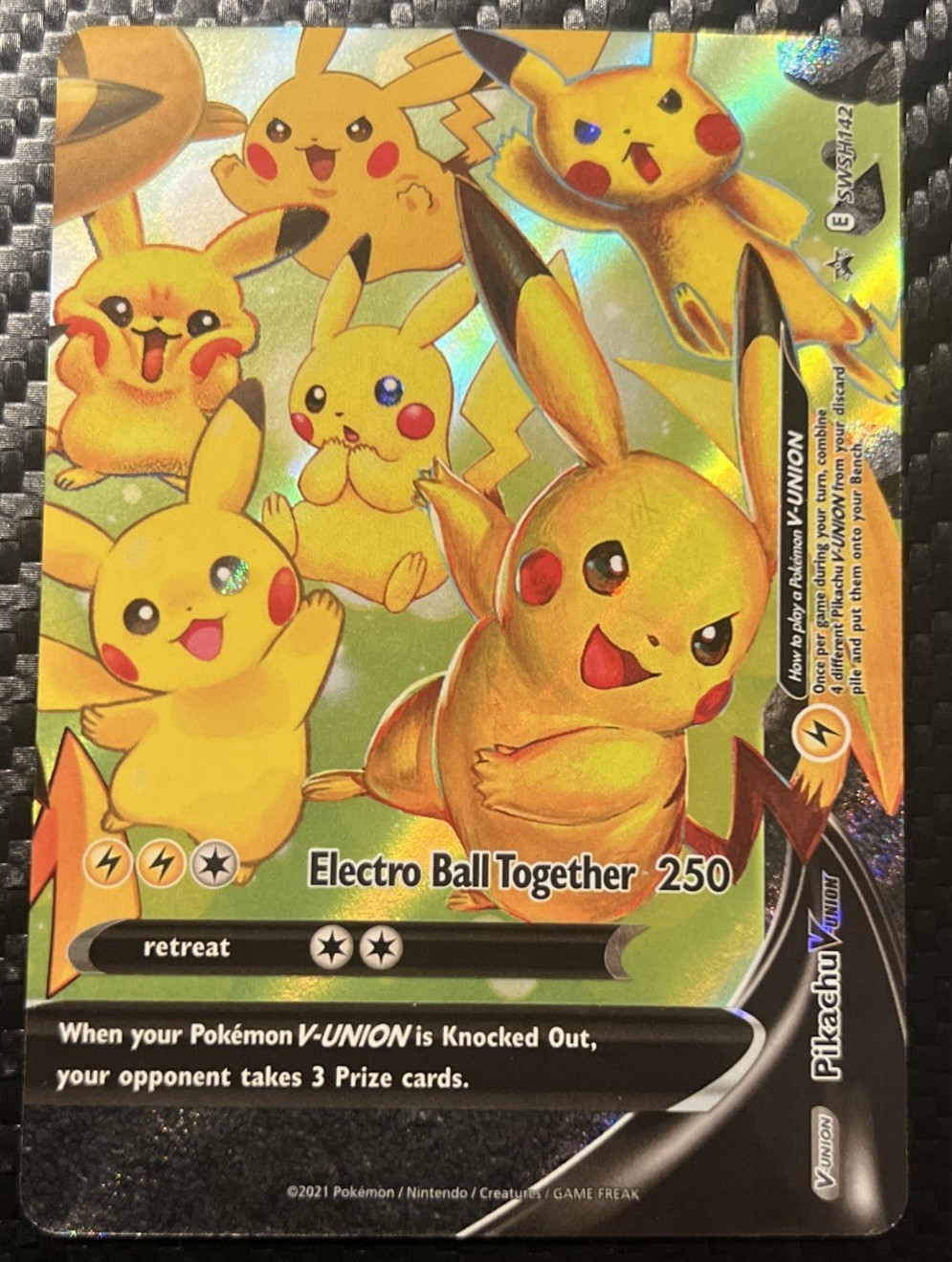 The Pokémon Company Pikachu V-UNION SWSH142 Promo Holo 250 HP EN - 1 of 4