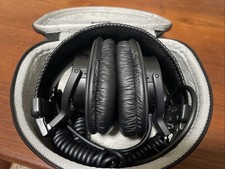 Sony MDR-7506 Closed-back Professional Headphones With Hardshell Clam Case