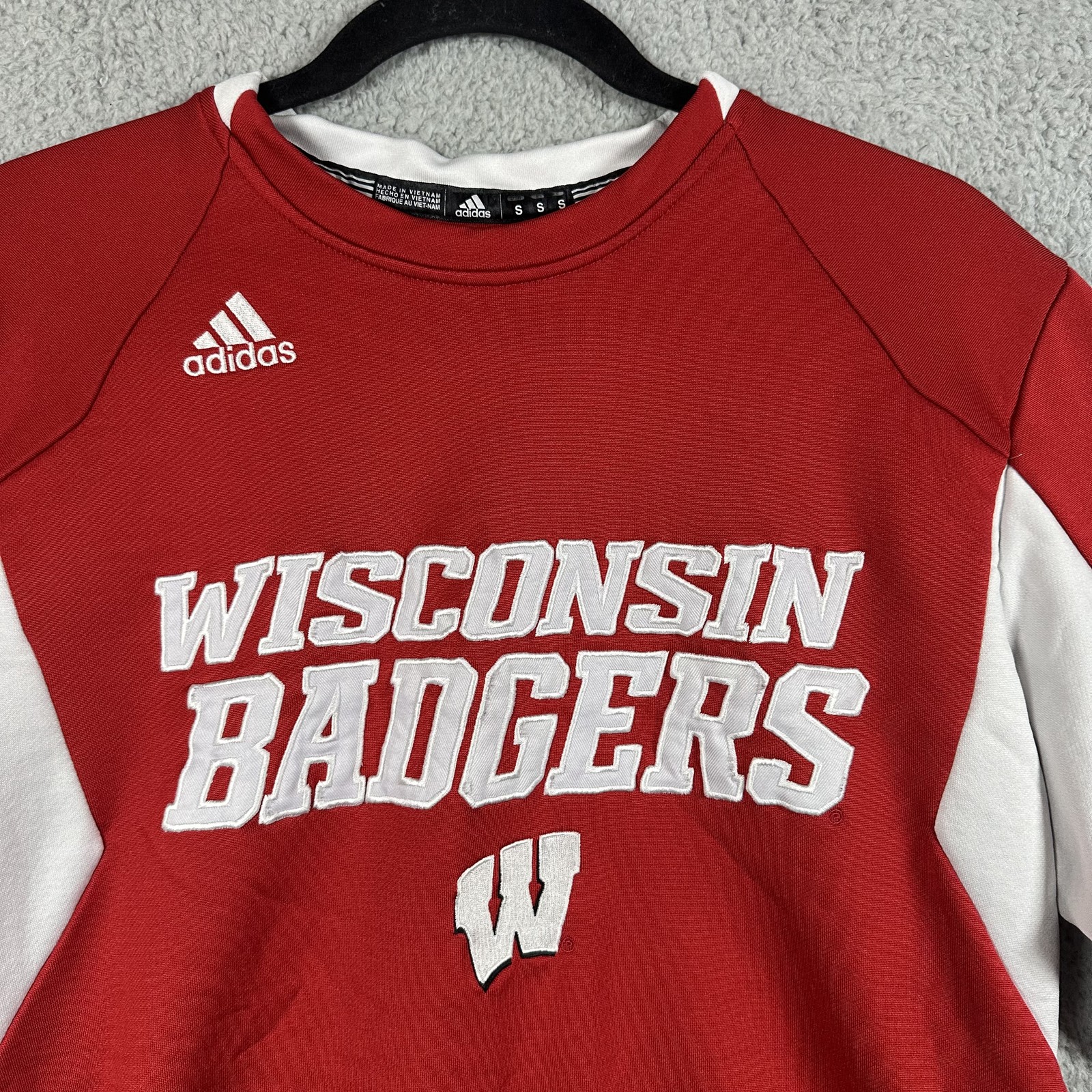 Wisconsin Badgers Shirt Mens Small NCAA Basketball Adidas Climalite Top thumbnail 4