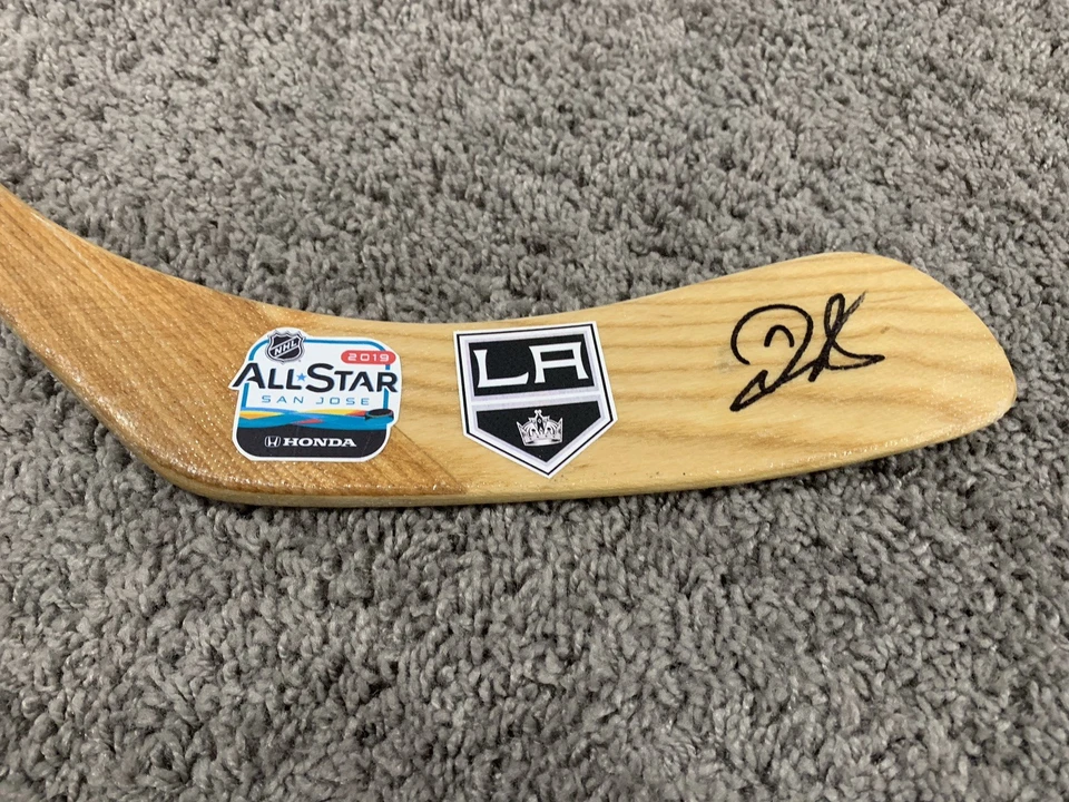 Palo de hockey DREW DOUGHTY Los Angeles Kings 2019 All-Star firmado automáticamente con certificado de autenticidad Foto 2 de 2