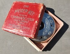 THE MASTER KEY Chromatic Pitch Instrument A-440 13 Keys W.M. Kratt Co. Vintage