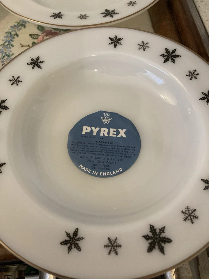 JAJ Pyrex Black Snowflake Soup Pasta Bowls / 21cm - X 6, 3 UNUSED WITH LABELS - Image 3 of 4