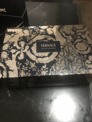 Versace Pour Homme Gift Set 3.4 fl oz Spray w/ Black Versace Pouch