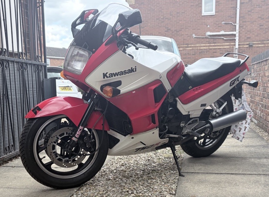 Kawasaki GPX750R 1988 3 item image