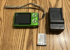 FUJIFILM FINEPIX Z10FD Green Digital Camera 7.2MP w/ Battery + Charger READ!