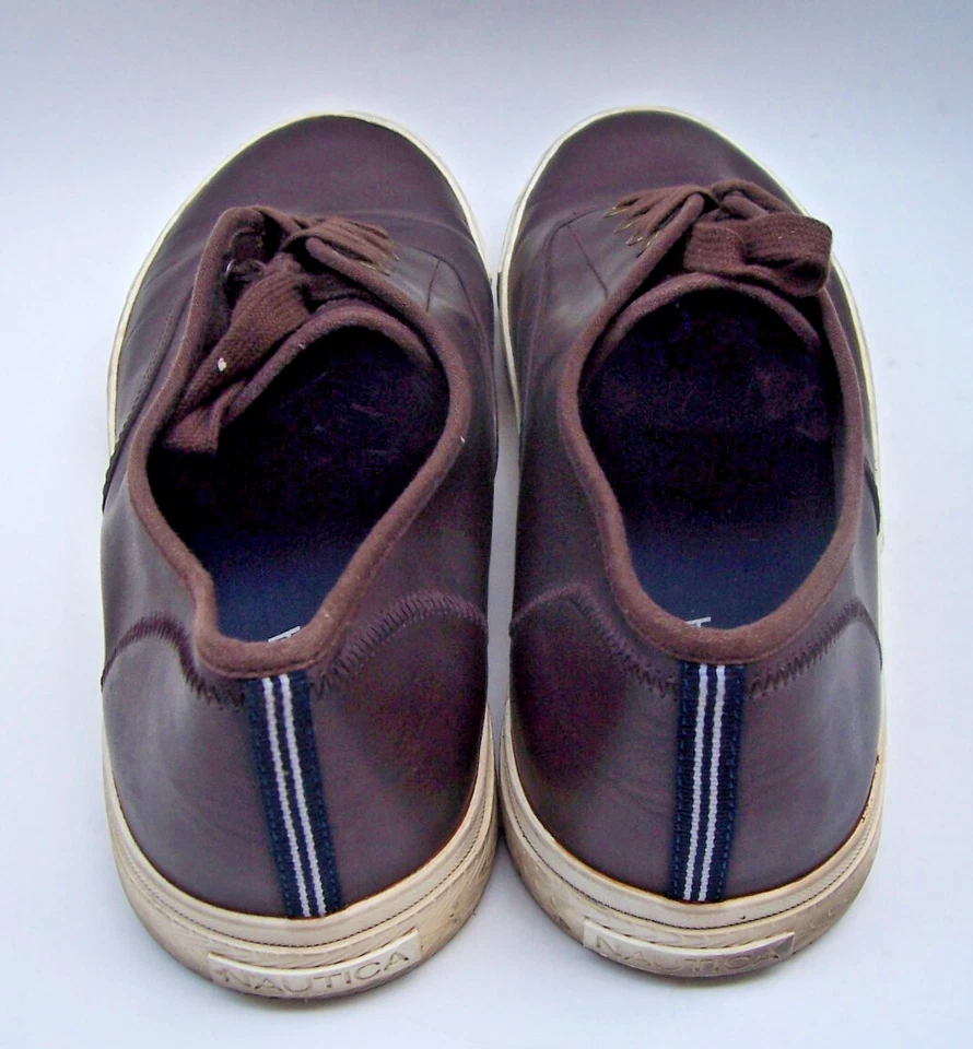 Zapatilla deportiva Nautica marrón con cordones para hombre de caña baja para barco y cubierta talla 13 Foto 3 de 4