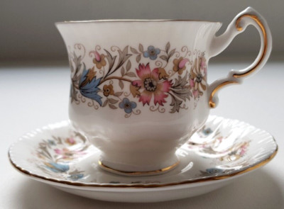 Paragon Fine Bone China Porzellan Meadowvale Queen Tasse & Untertasse Vintage