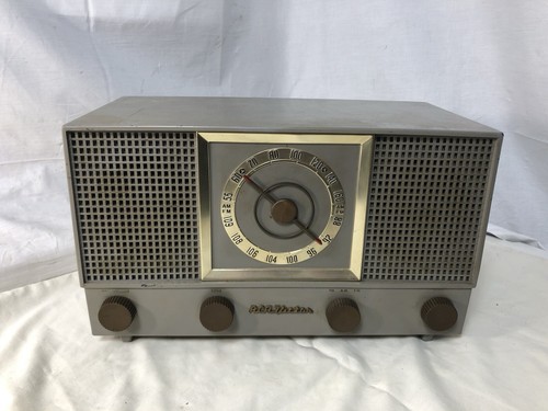1954 Vintage RCA Victor 6-XF-9 Vaccum Tube AM/FM Radio Untested
