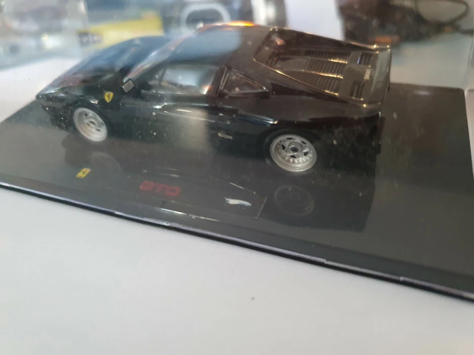 1/43 Hot Wheels Ferrari GTO élite noire modèle P9930 - Photo 2/4