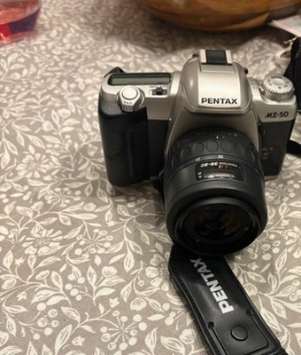 Pentax MZ-50 analoge Spiegelreflexkamera 35 mm + Pentax 35-80 mm