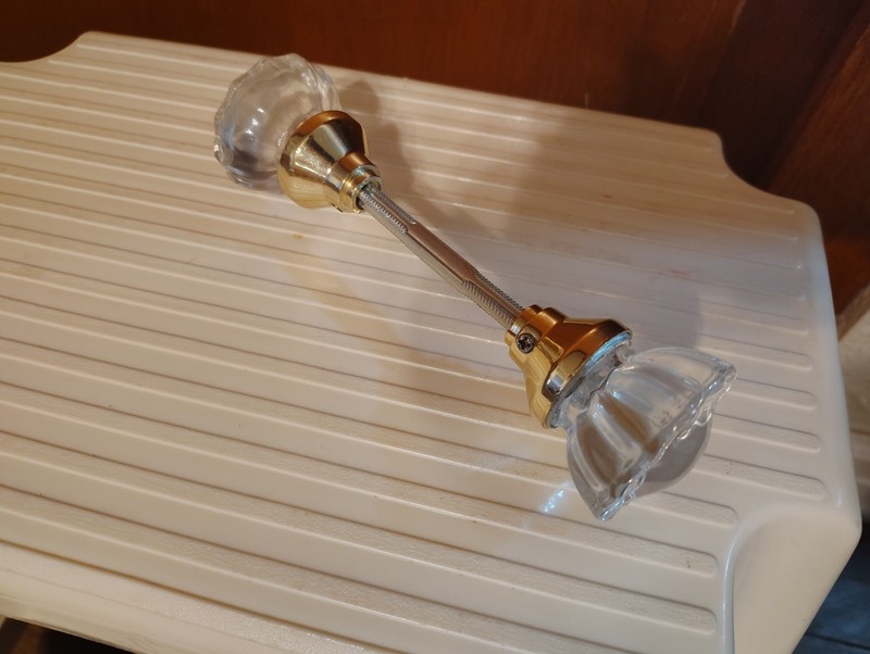 12 POINT CRYSTAL GLASS 2" DOOR KNOB SET