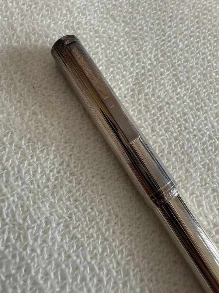 PLUMA ESTILOGRÁFICA DUNHILL PLATA ESTERLINA CON PLUMÍN MEDIANO - HECHA EN JAPÓN RARA Foto 3 de 4