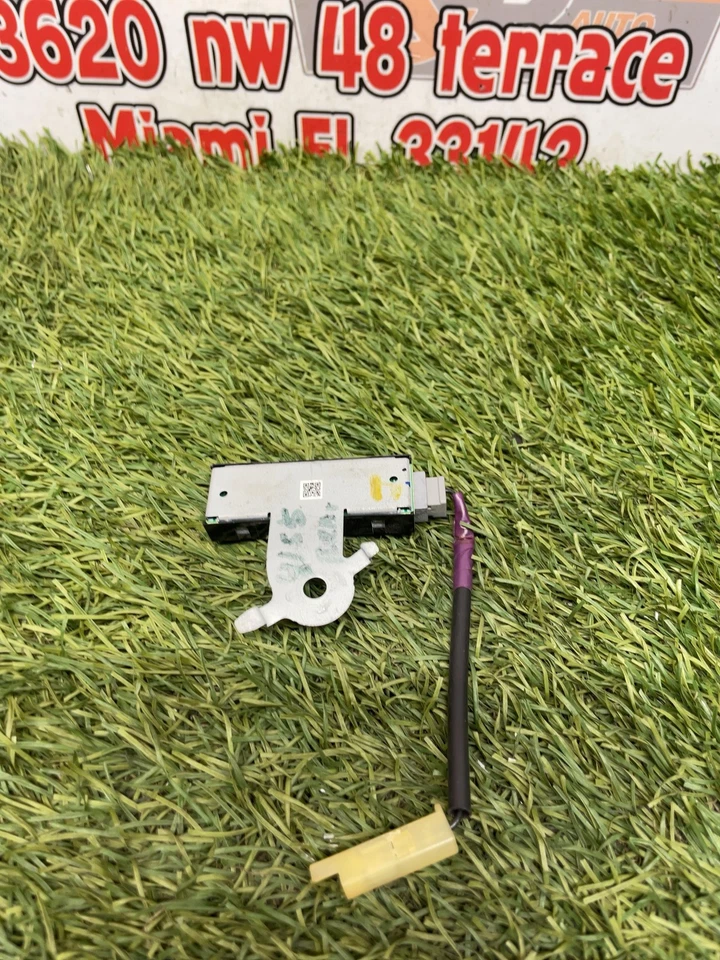 ✅2021 TOYOTA COROLLA antenna amplifier Pn: 86300-02570 OEM - Image 3 of 4