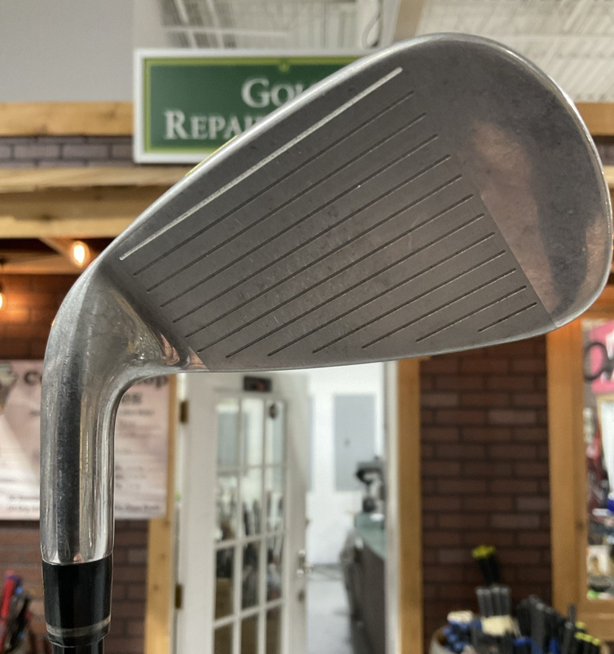 Wilson Staff D200 #7 Iron 37" PROFORCE Regular Flex Graphite Shaft RH USED