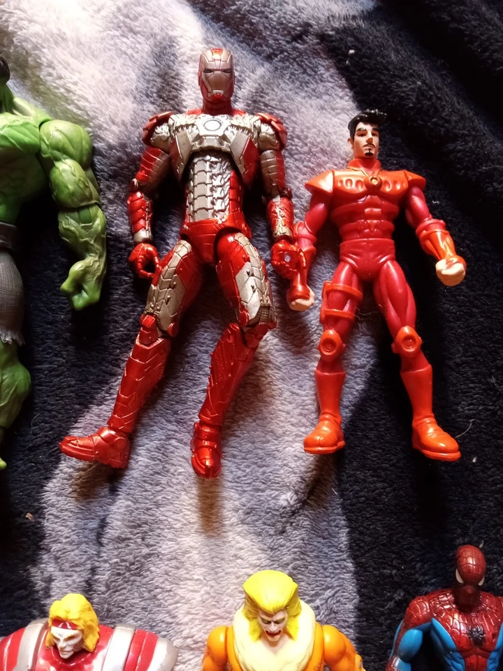 Marvel Figure Lot Of 7 Toybiz,Legends Modern Vintage - Wolverine,Ironman - Image 4 of 4