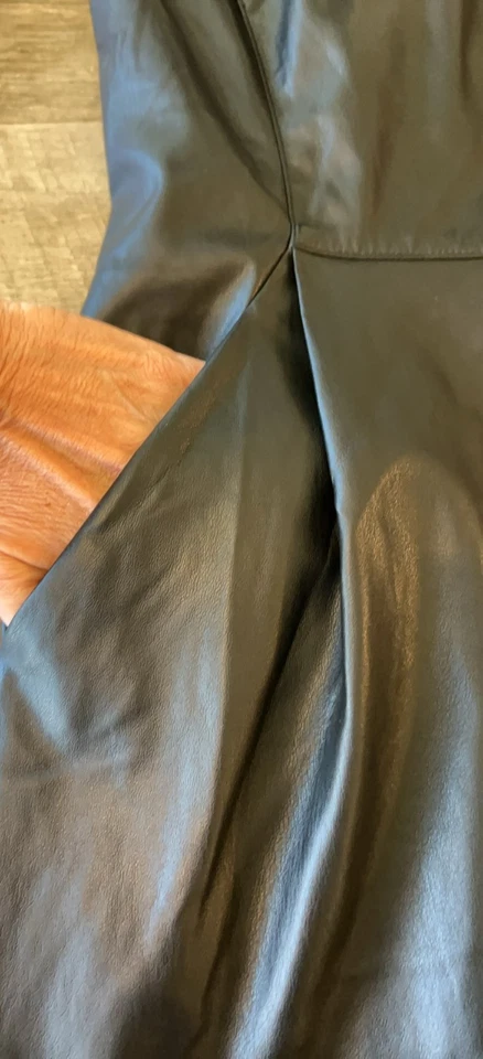 Vestido midi Adam Lippes negro imitación cuero cuello barco talla 4 diseñador precio de venta sugerido por el fabricante $340 Pa Foto 4 de 4