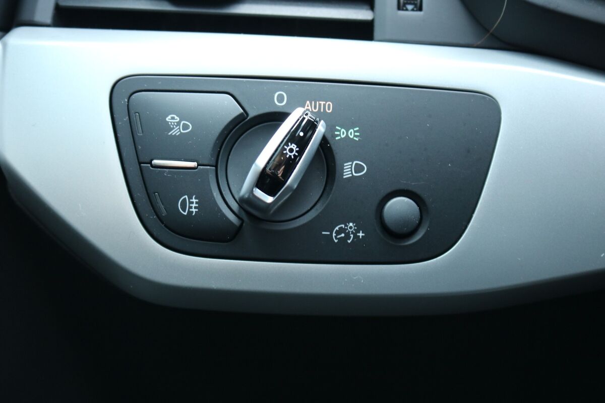 Audi A4 2,0 TDi 150 S-tr.