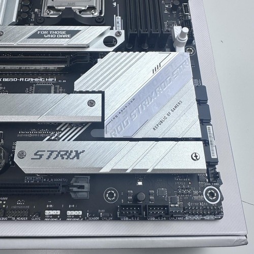 ASUS ROG Strix B650-A Gaming Wi-Fi DDR5 Socket AM5 AMD ATX Gaming Motherboard - Bild 11 von 14
