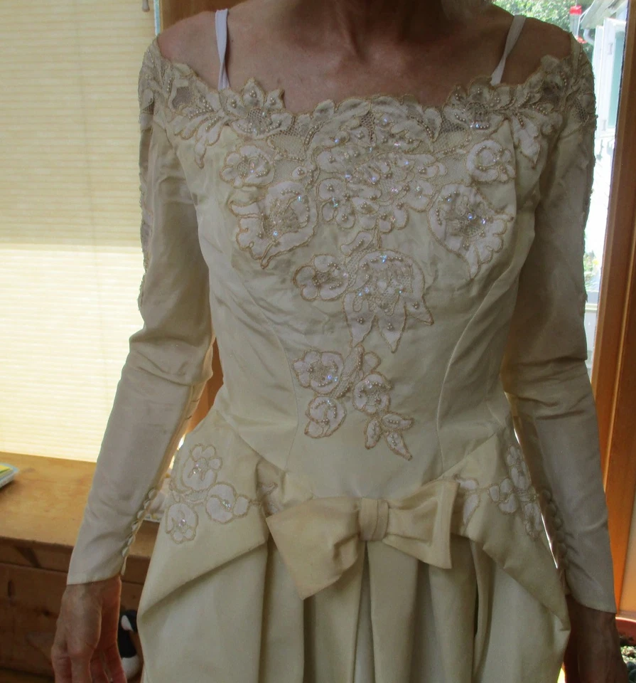 Vtg 1960 Ivory Cream Lace & Beads Embroidered Wedding Dress and Veil XS - Image 3 of 4