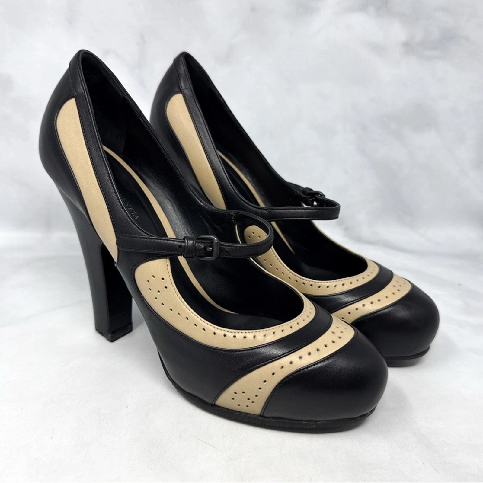 Bottega Veneta — Bottega Veneta Vintage Y2K Leather Mary Jane Block Heel Pumps Oxford Retro Black
